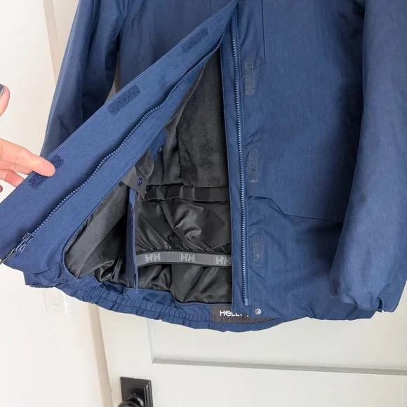Helly Hansen women’s young adults winter parka like new - Picture 8 of 9